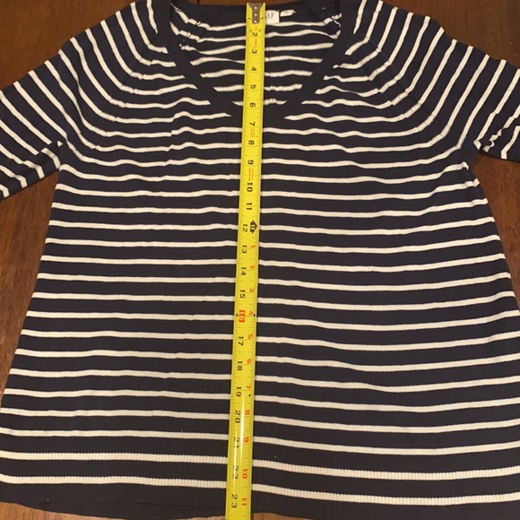 15:07  GAP Stripe Sweater (Thin/light weight) - Picture 11 of 12